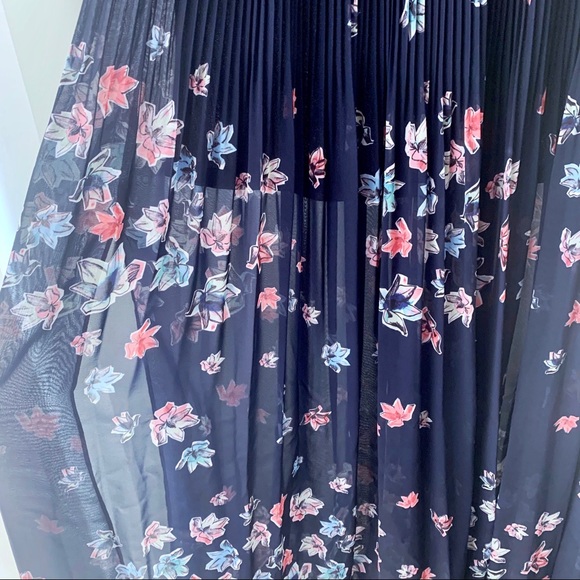 ✨NWOT Club Monaco Pleated Maxi Floral Skirt - Picture 3 of 4